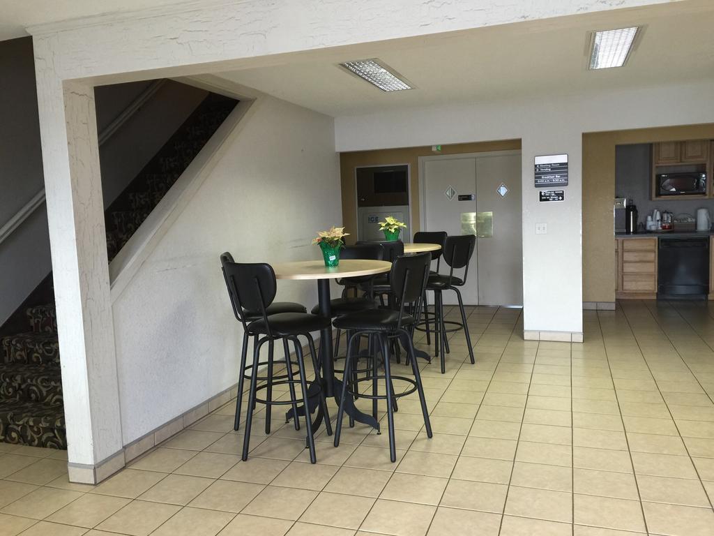 Americas Best Value Inn & Suites - Bluffton Екстериор снимка