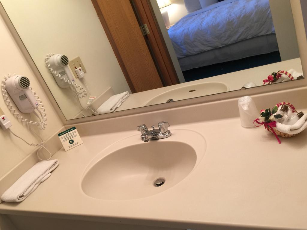 Americas Best Value Inn & Suites - Bluffton Стая снимка