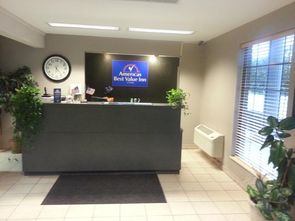 Americas Best Value Inn & Suites - Bluffton Екстериор снимка