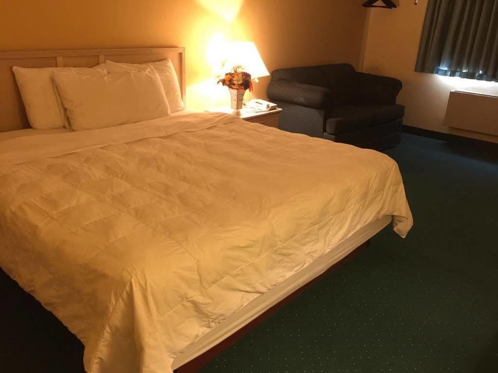Americas Best Value Inn & Suites - Bluffton Екстериор снимка