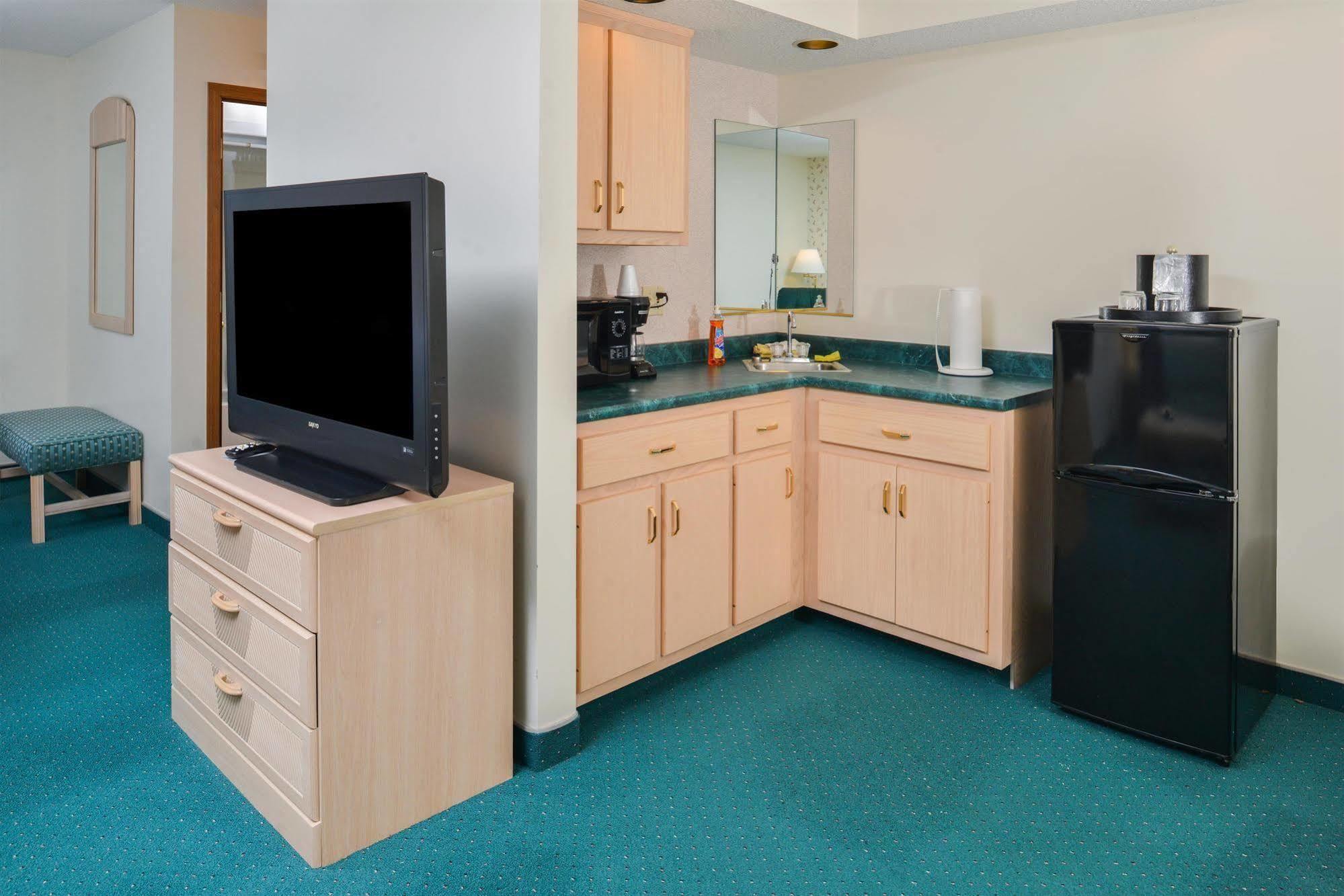 Americas Best Value Inn & Suites - Bluffton Екстериор снимка