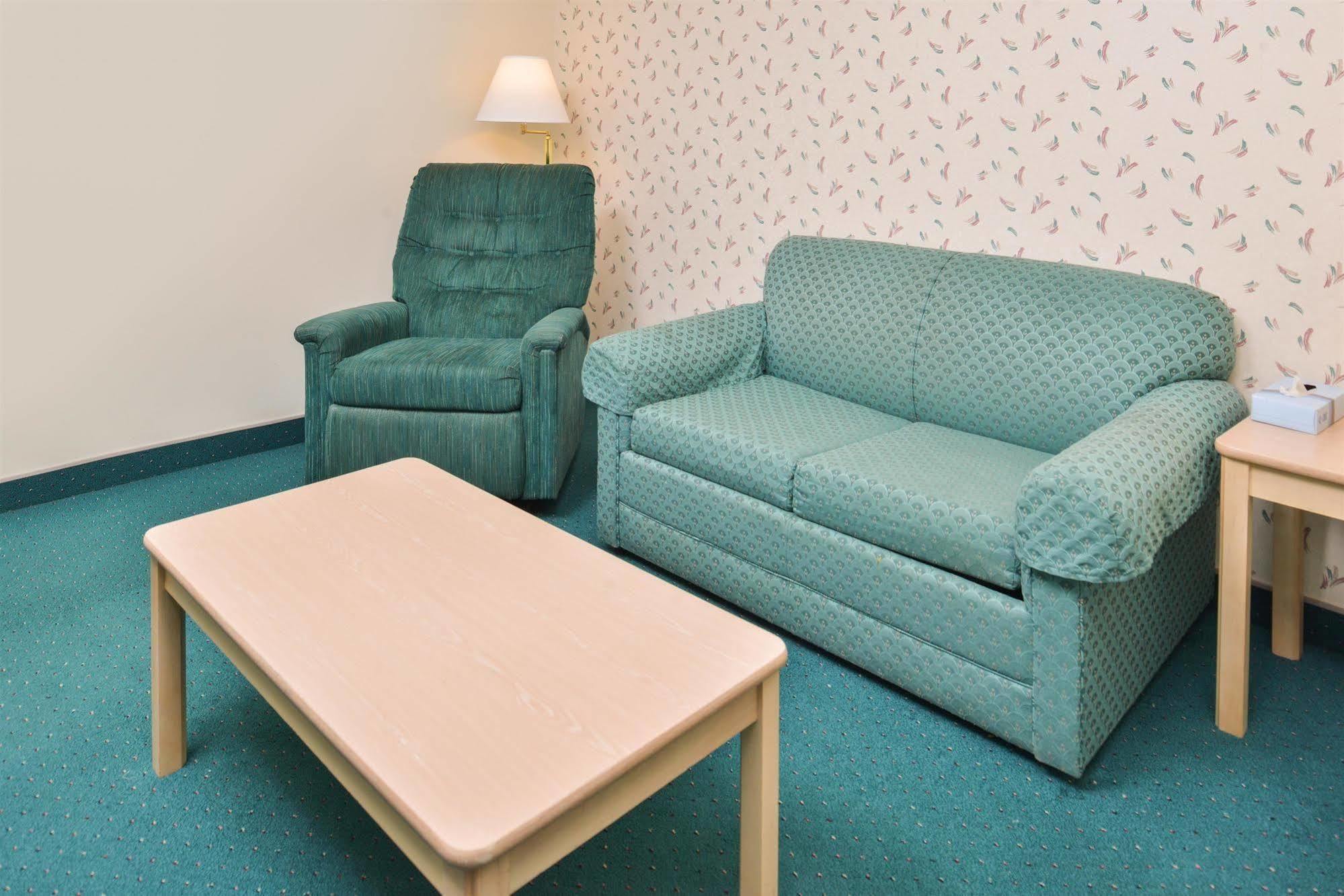 Americas Best Value Inn & Suites - Bluffton Екстериор снимка