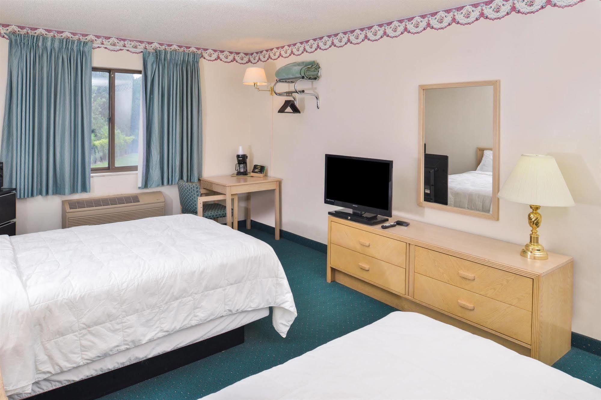 Americas Best Value Inn & Suites - Bluffton Екстериор снимка